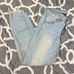 Light washed skinny jeans with hole in one knee size 6 from American eagle
